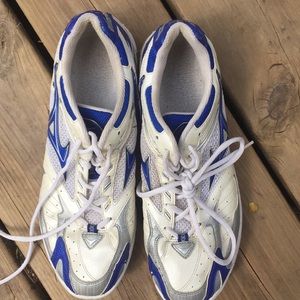 Indoor volleyball shoes